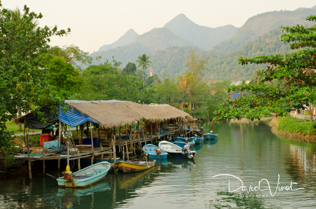 Thai fishermen harbour